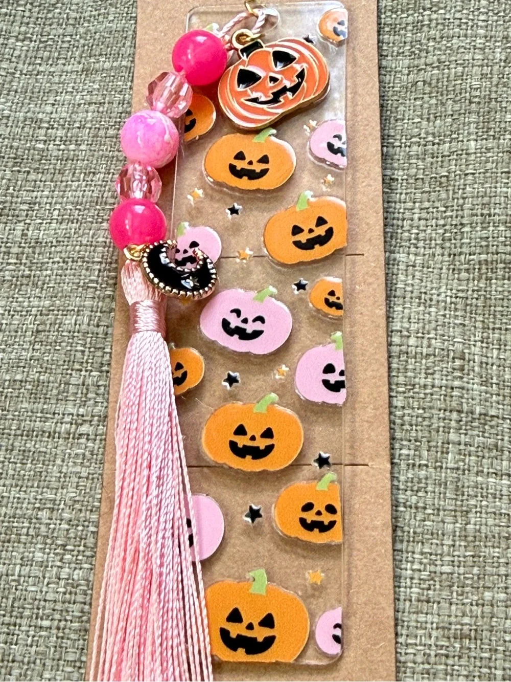 🎃 Acrylic bookmark “Pumpkins” design, beads and 2 Charms. NWOT (Size small )